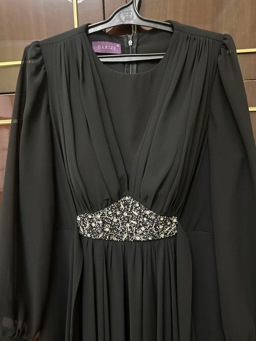 Черное шифоное платье