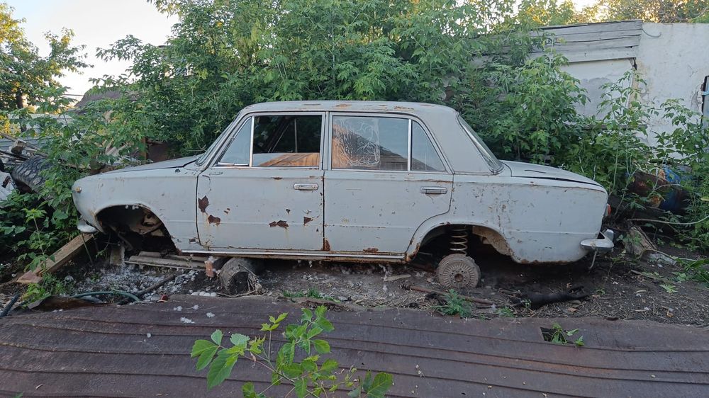 Продам на запчасти ваз 2105