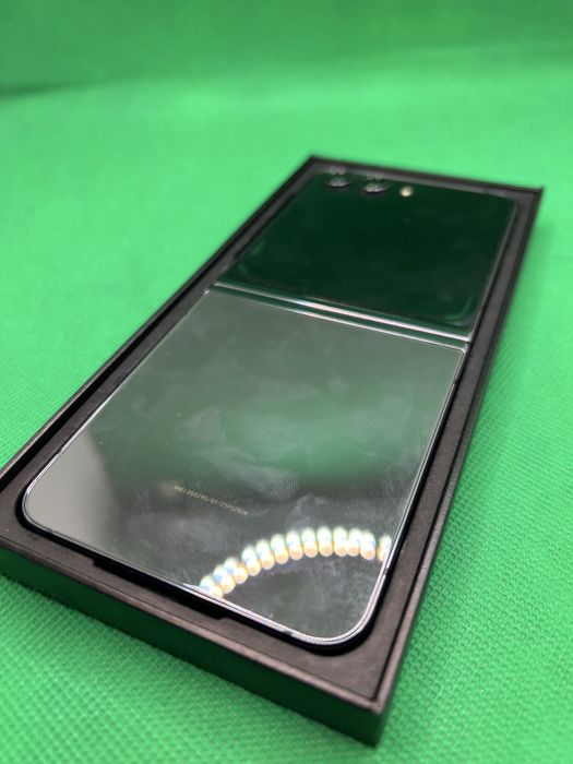 Samsung Z flip 5 256/8GB la cutie•Amanet Lazar Crangasi•55021