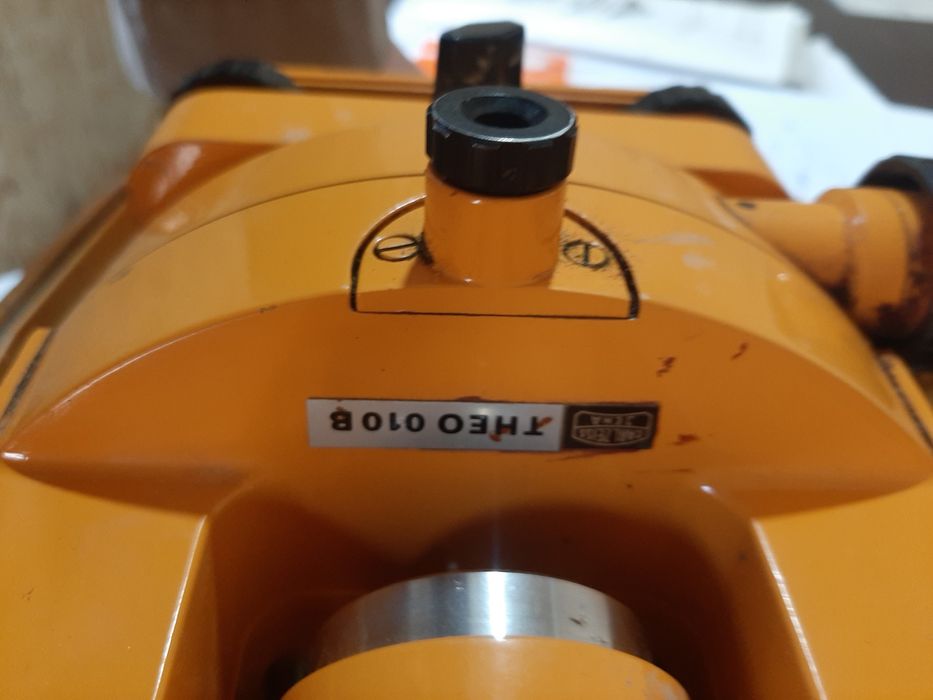 Теодолит   гдр механический