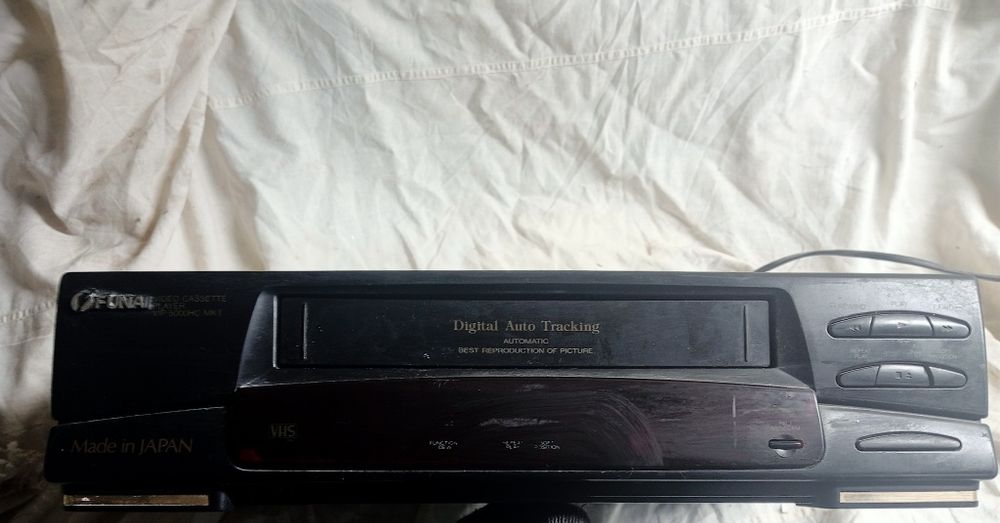 Продам видеотехнику  VHS, DVD, DVR