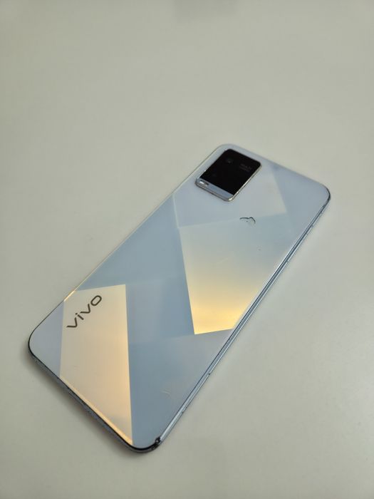 Продам телефон Vivo Y21 64гб.