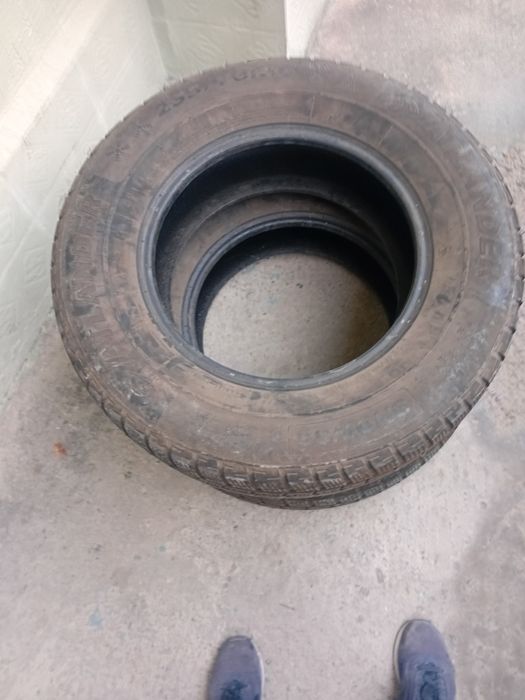 Продам шины на минивэн