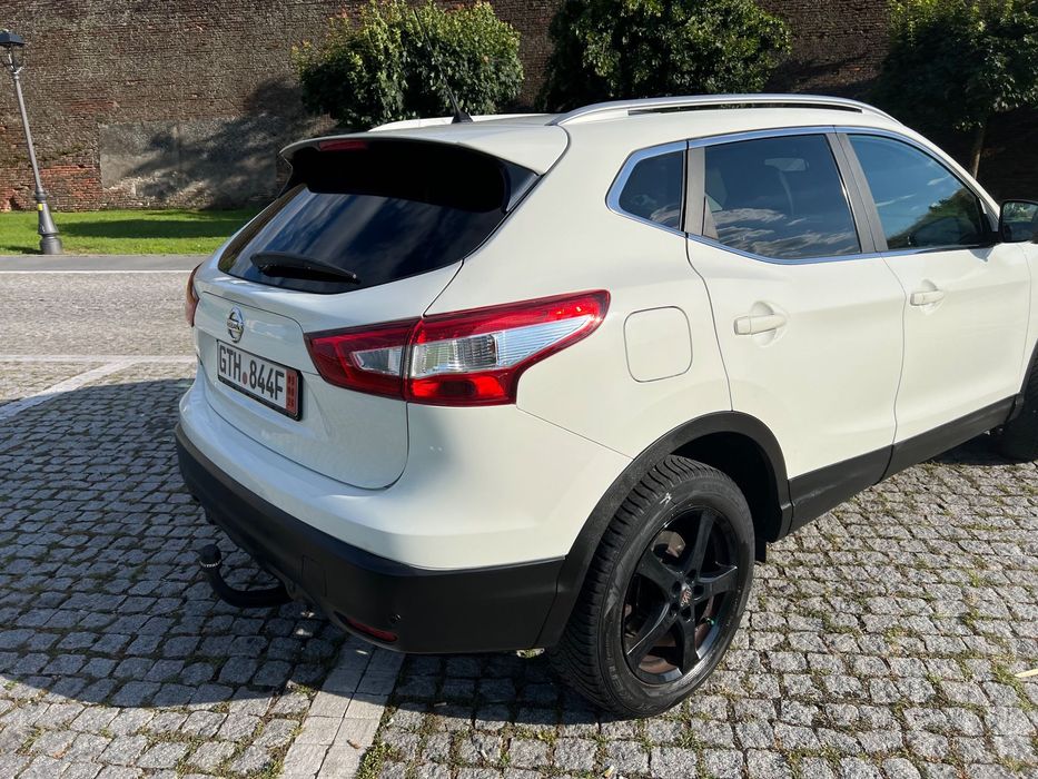 Nissan Qashqai TEKNA+,2015,1,6DCI,4X2,130CP,M6,Navi,Camera 360,TRAPA,Piele,KmReali