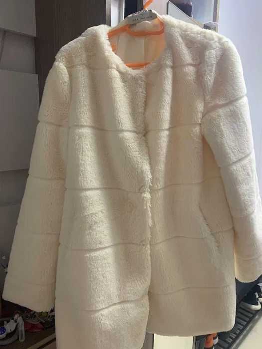 Haina din blana sintetica (Stradivarius) marimea S