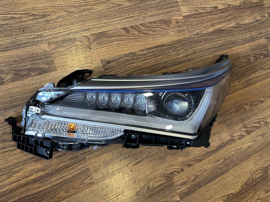 Передние фары Corolla 180 hybrid