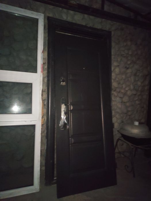 Продам металлическую дверь