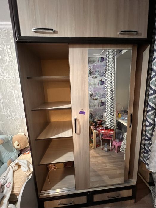 Шкаф-купе с зеркалом  (СРОЧНО)