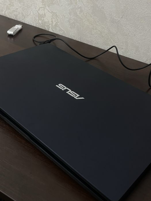 ASUS VivoBook E510 4/256GB SSD / Отличный для учебы и работы