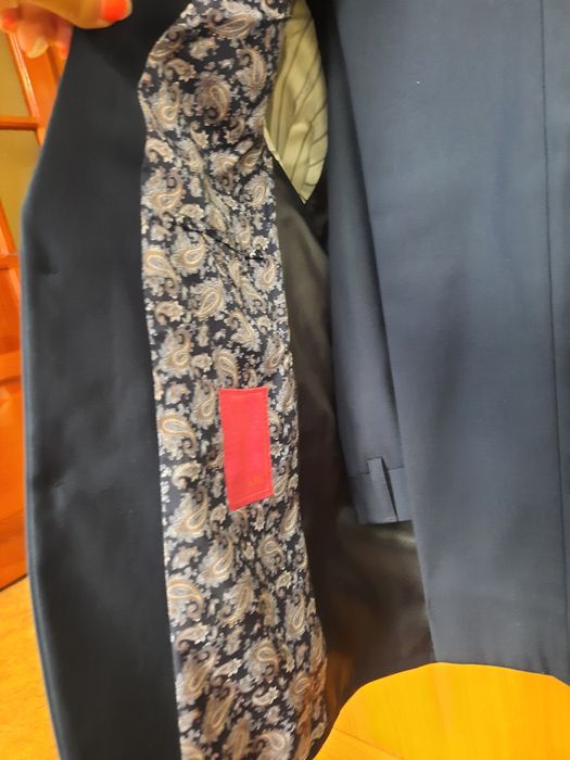 Продам школьный костюм