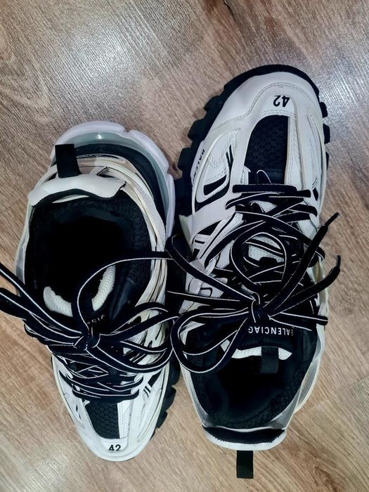 Balenciaga track