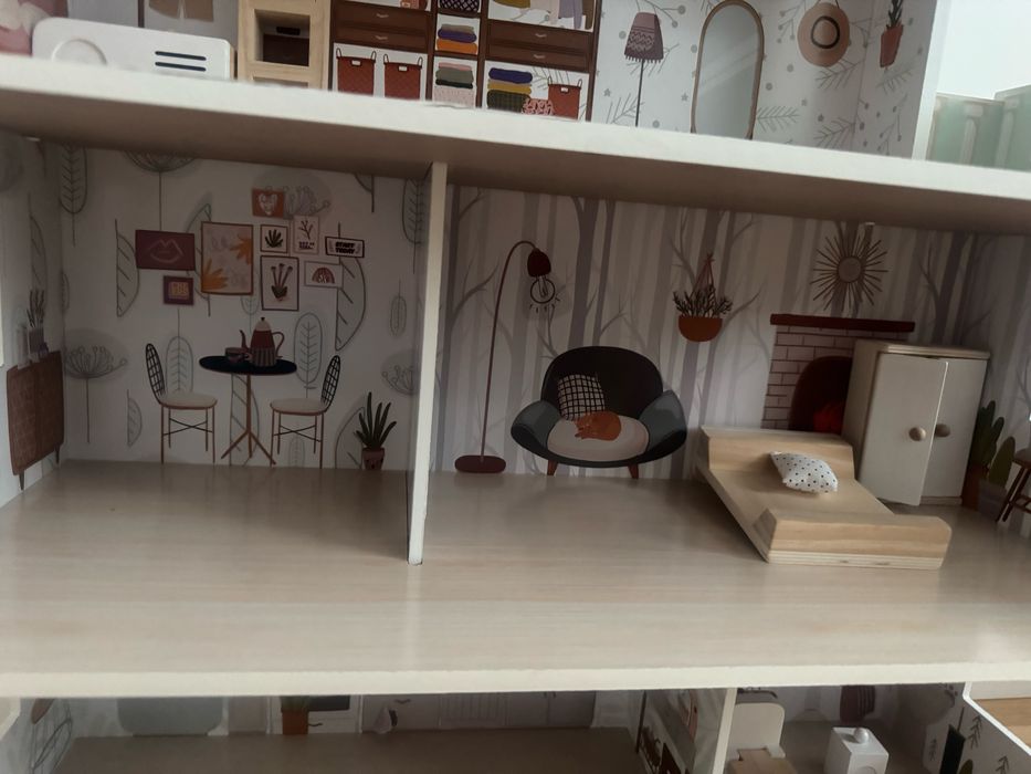 Дървена къща за кукли