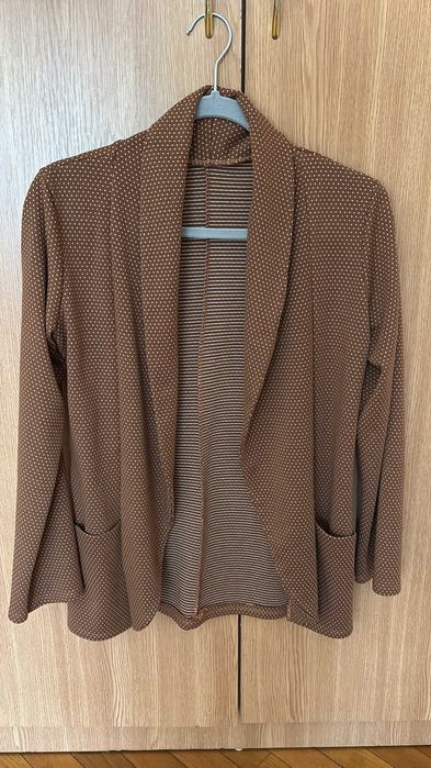 Sacou lejer maro cu buline albe