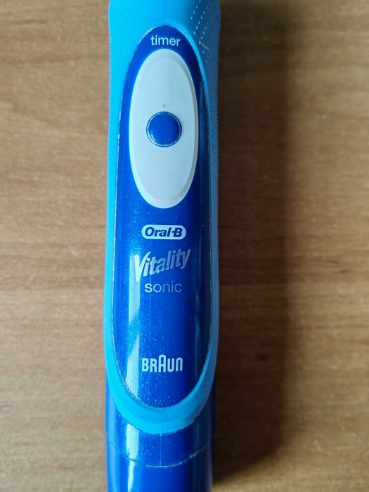Зубная щётка Oral-B Vitality sonic