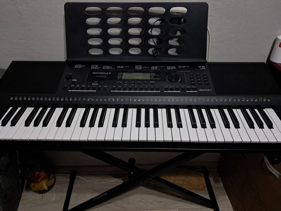 Продам синтезатор