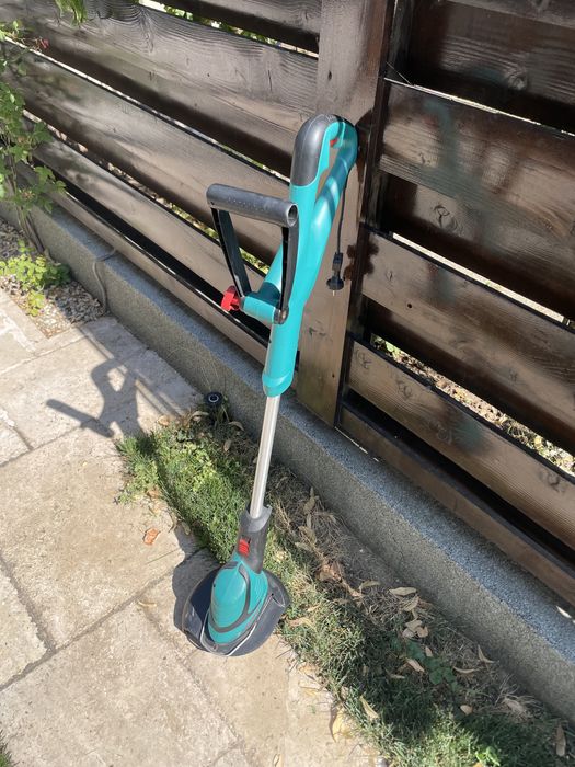 Trimmer Bosch electric pentru gazon
