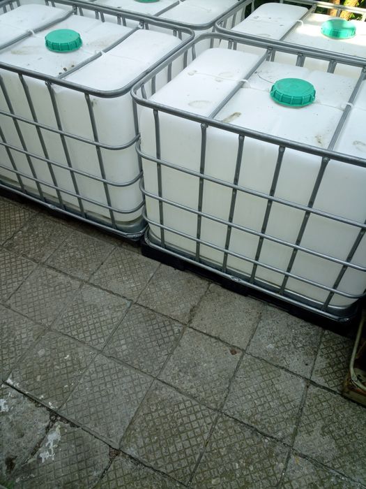 Пластмасови бидони 600л