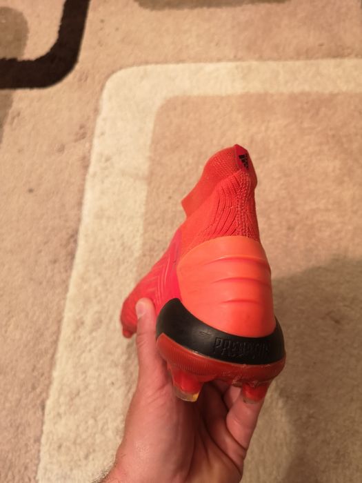 Vând Ghete de fotbal adidas PREDATOR 19+ FG profesionale