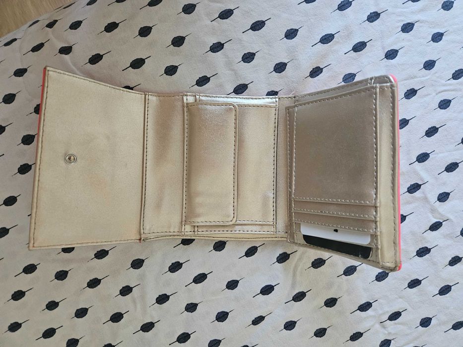 Guess дамско портмоне