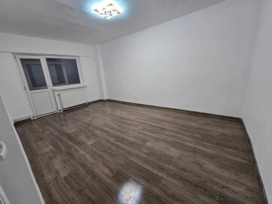Vand apartament 2 camere decomandat etj 1 din 4