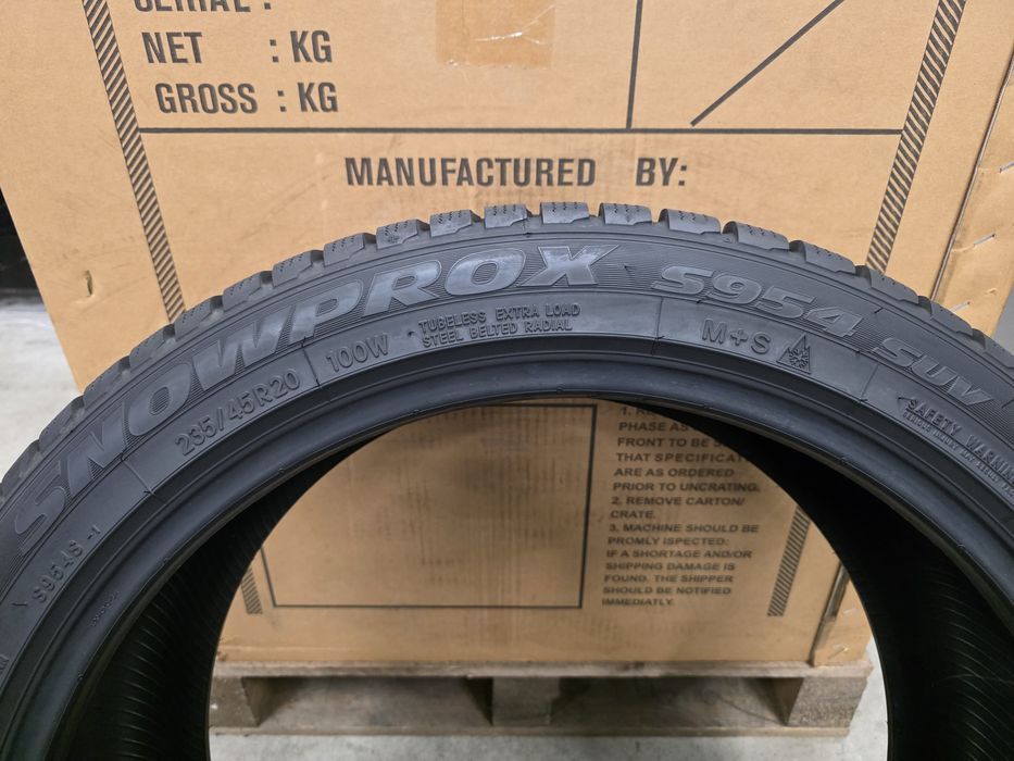 235/45/20 4бр.TOYO SNOWPROX S954-SUV-Неразличими от НОВИ-Made in JAPAN