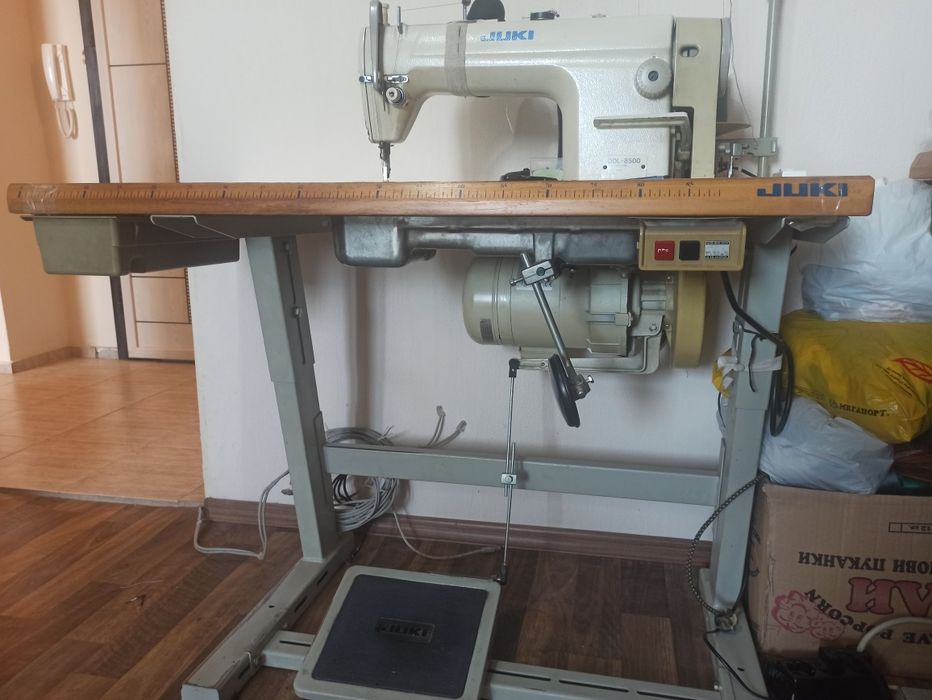 Професионална права шевна машина JUKI DDL-8500 (1-иглова, индустриална)