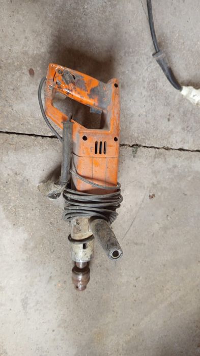 Продаю електро инструмент