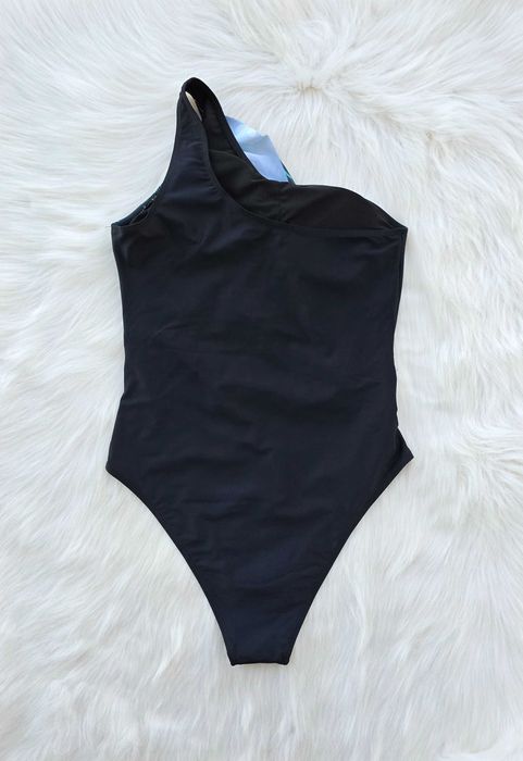 Нов дамски бански размер М