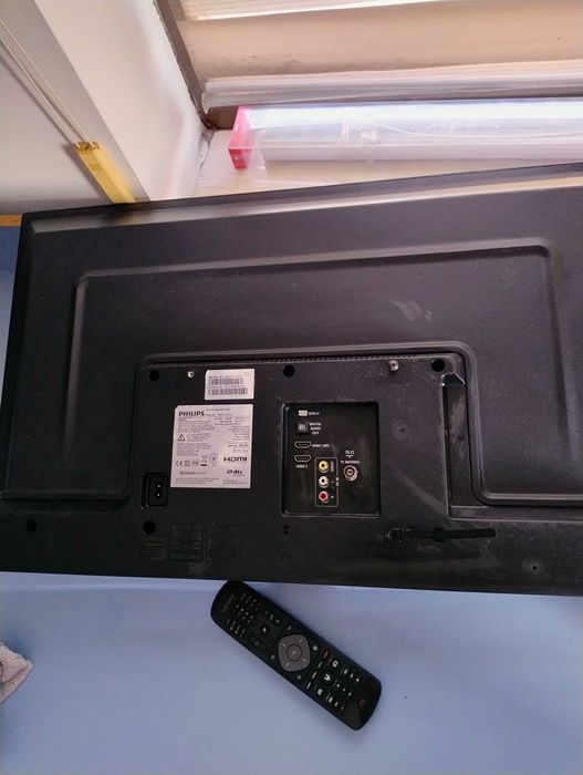 doua TV Led 81cm (32") Philips si Toshiba, defecte