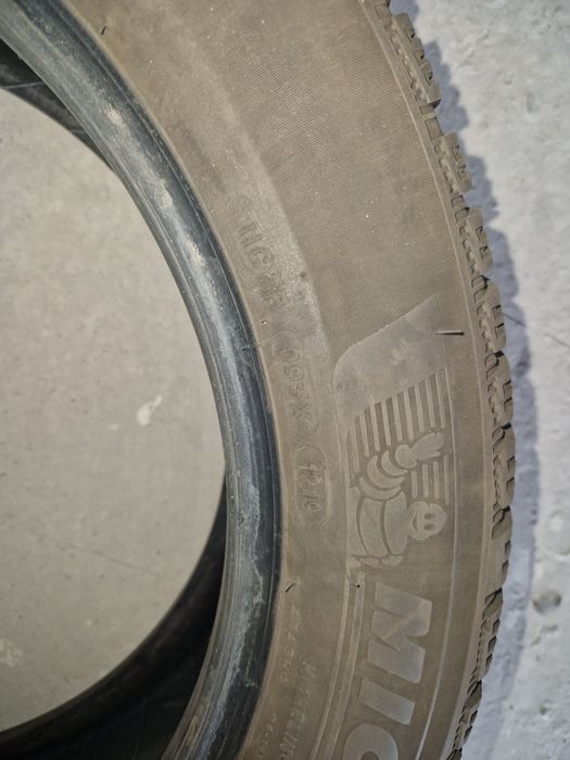 Vând set anvelope iarna second-hand  Michelin 215/55/17