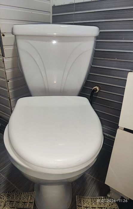 Унитаз полный комплект  идеальный состояние