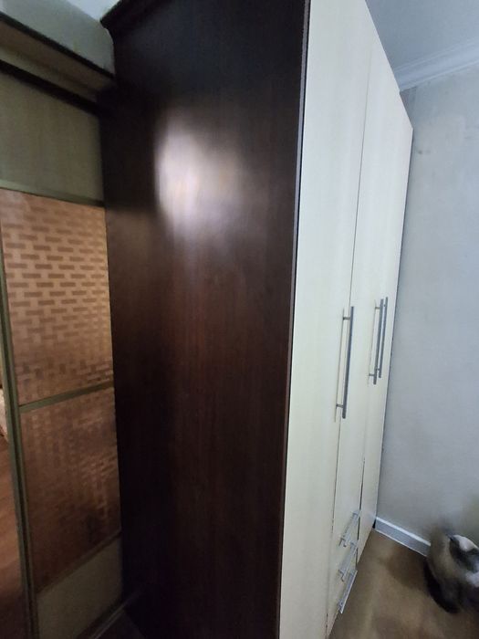Продам двухсторонний шкаф