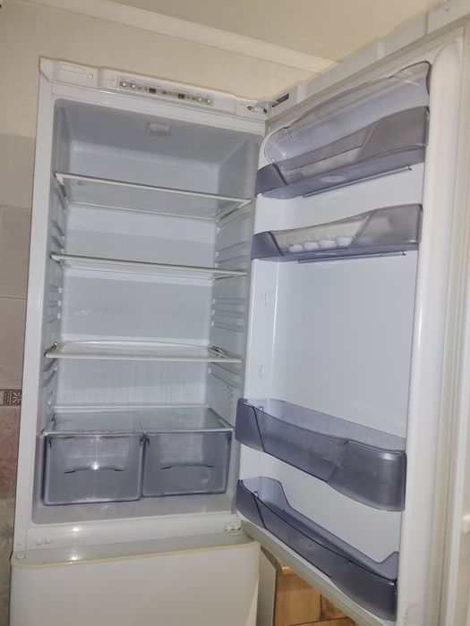 Продам рабочий холодильник