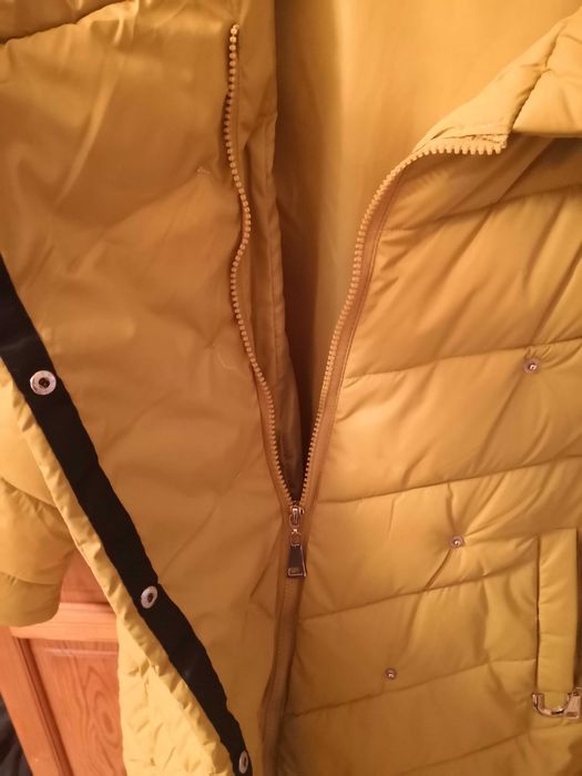 Дамско яке с пухена яка