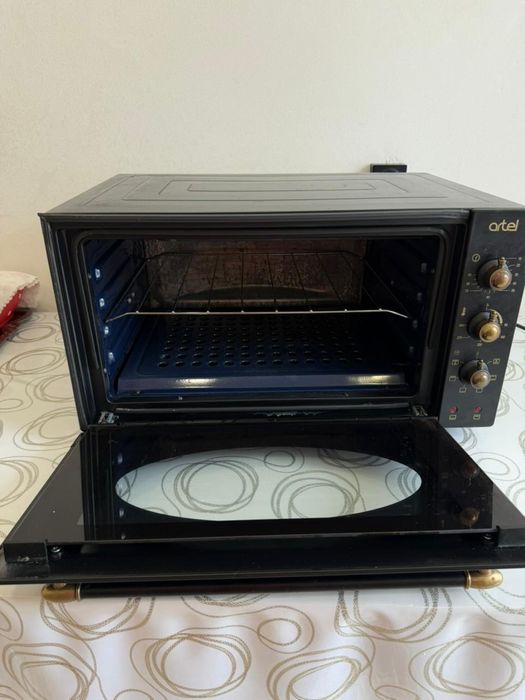 Духовой печ Artel черный