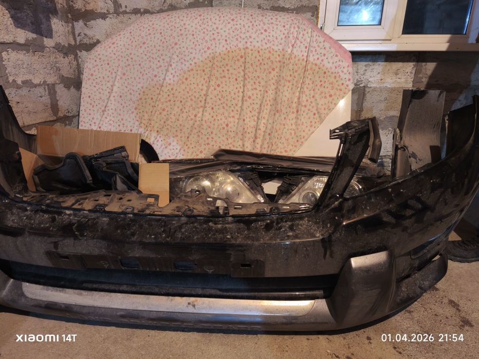 Продам бампер фары решетку