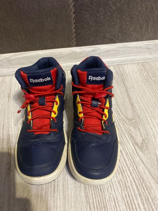 Продавам маратонки Reebok за момче 29 номер