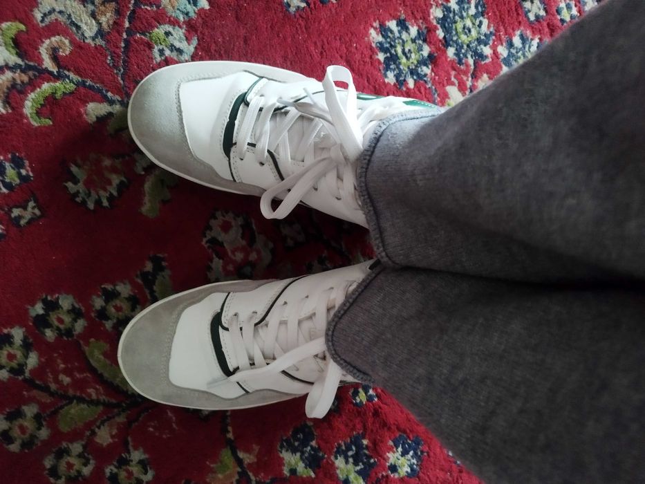 Продаю кроссовки