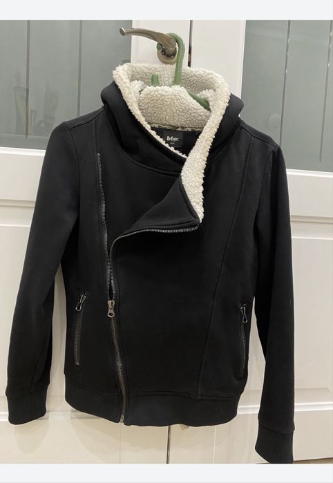 Женские весенние  куртки