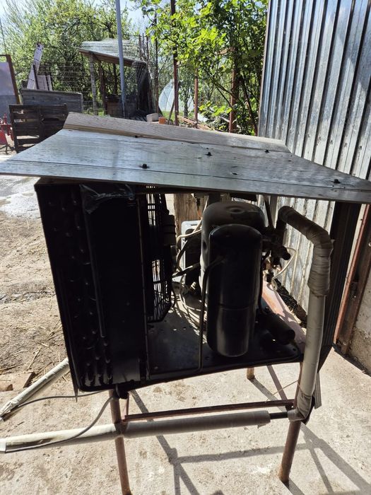 Vând vitrina frigorifica