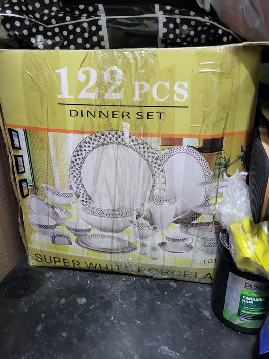 Продаётся чайно-столовый сервиз