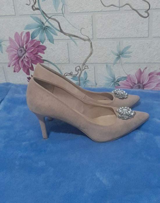 Изящные бежевые лодочки