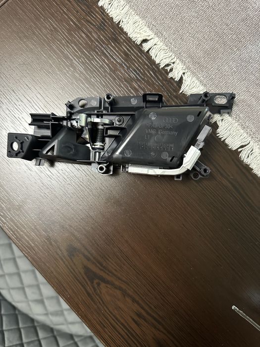 Оригинална дръжка за Audi a4 b9