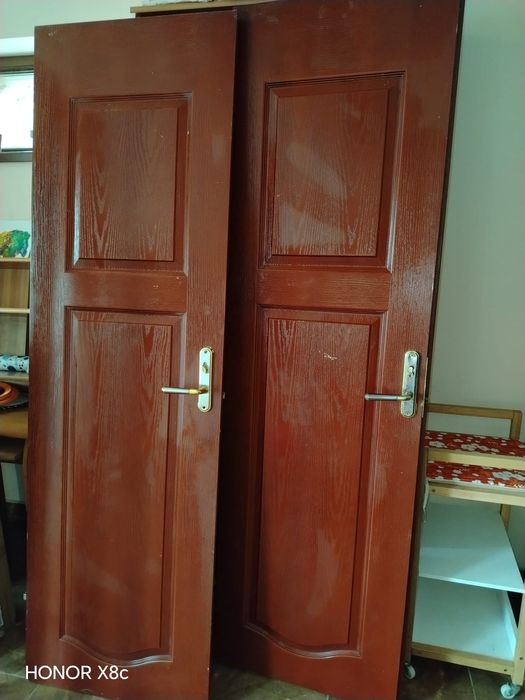 Uși de lemn  în stare buna