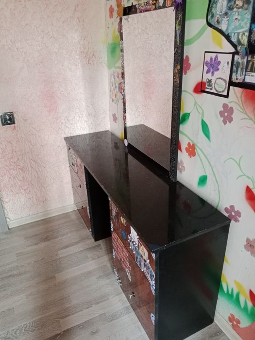 Продам шкафчик с зеркалом