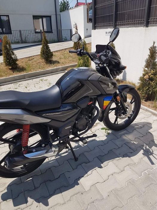 Vînd Honda CB 125 F din anul 2021 luna iulie consum 1,5 % inmatriculata ITP. Pina in 2026 fara zgirieturi impecabila acte la zi se da doar cu fiscal p