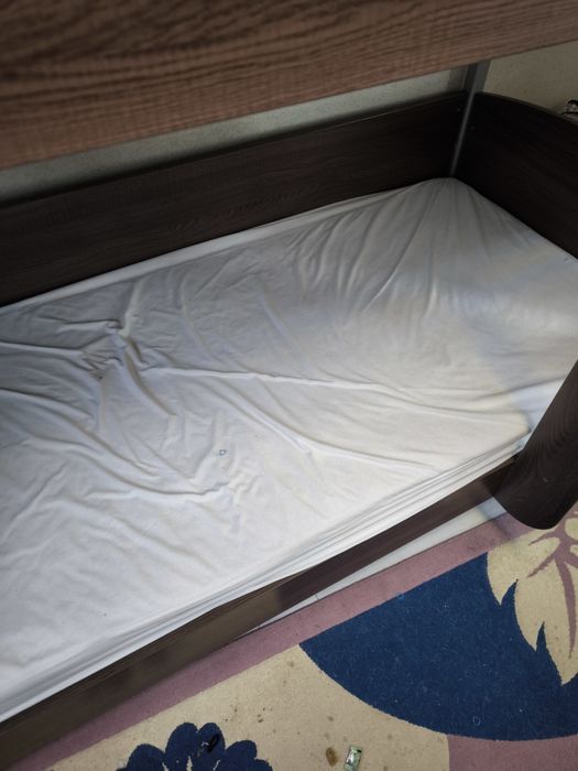 Двухъярусная кровать