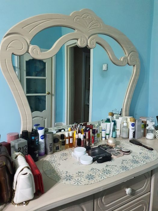 Срочно спальни гарнитур сотилади