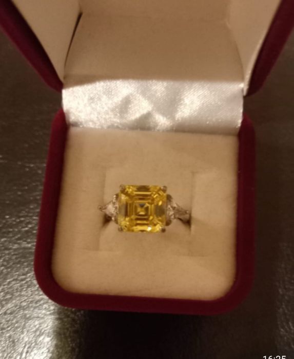 Продается кольцо 925 пробы цитрином