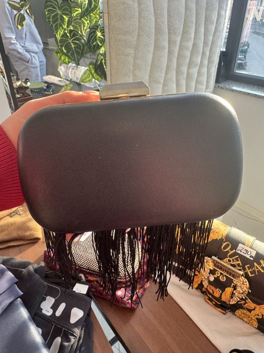 Дамска чанта, клъч с ресни в черно